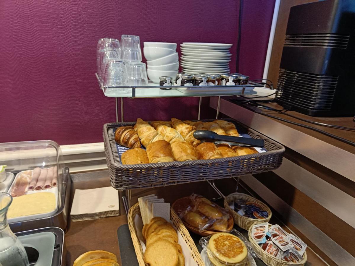 Contact Hotel Du Relais Thouars Esterno foto