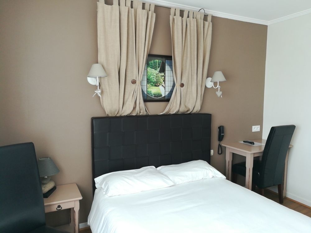Contact Hotel Du Relais Thouars Esterno foto