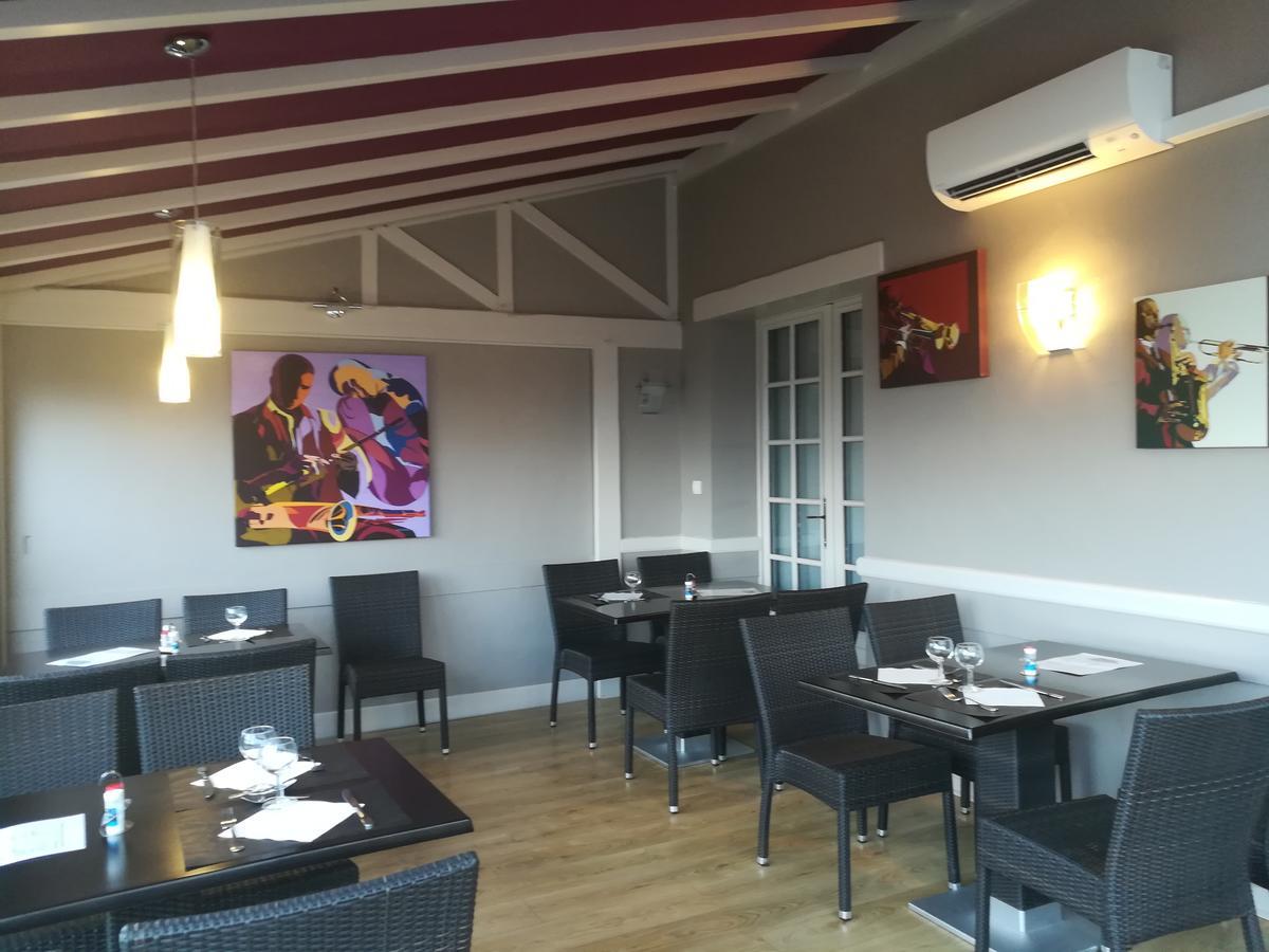 Contact Hotel Du Relais Thouars Esterno foto