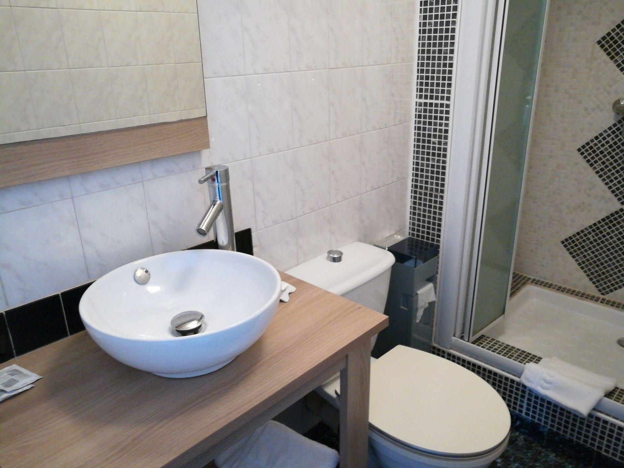 Contact Hotel Du Relais Thouars Esterno foto
