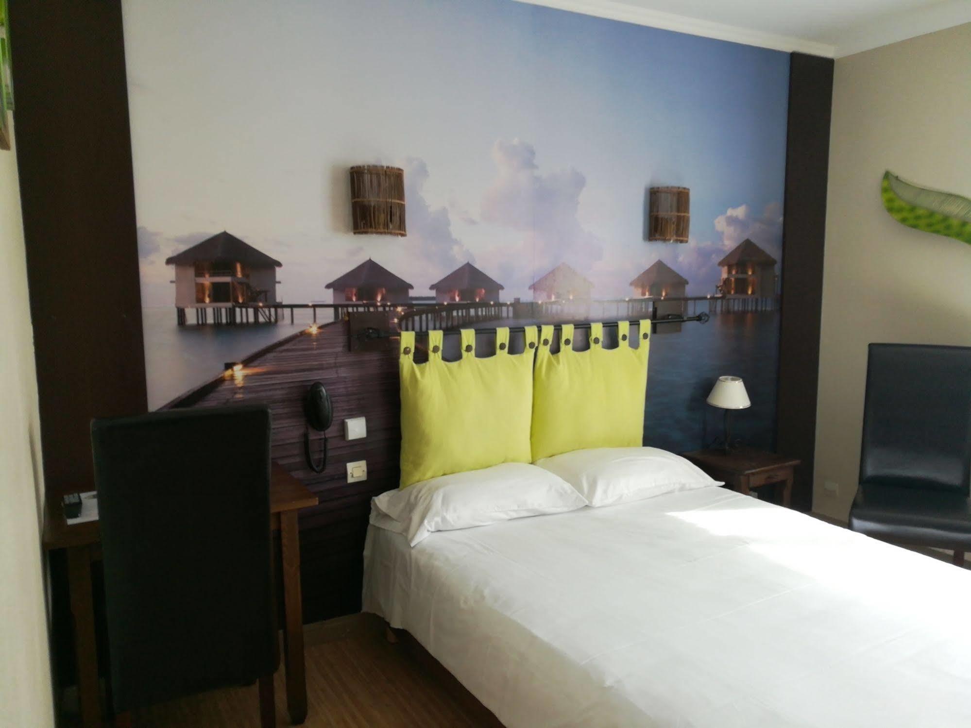 Contact Hotel Du Relais Thouars Esterno foto
