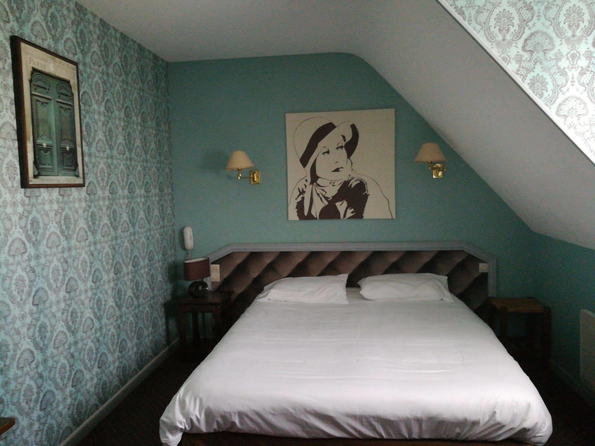 Contact Hotel Du Relais Thouars Esterno foto