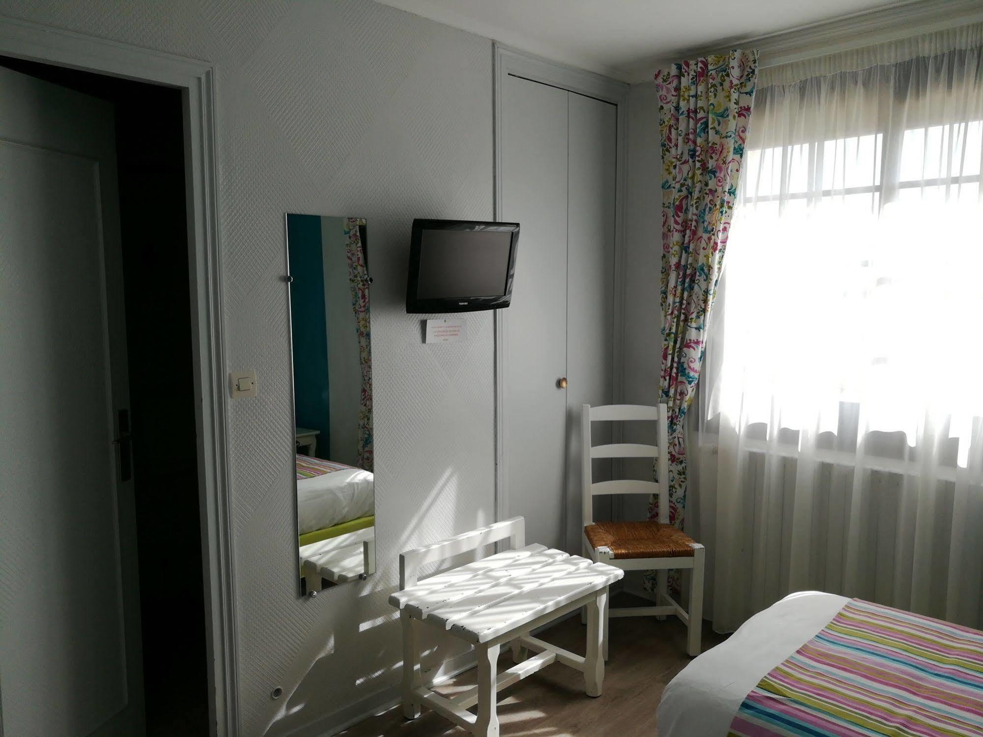 Contact Hotel Du Relais Thouars Esterno foto