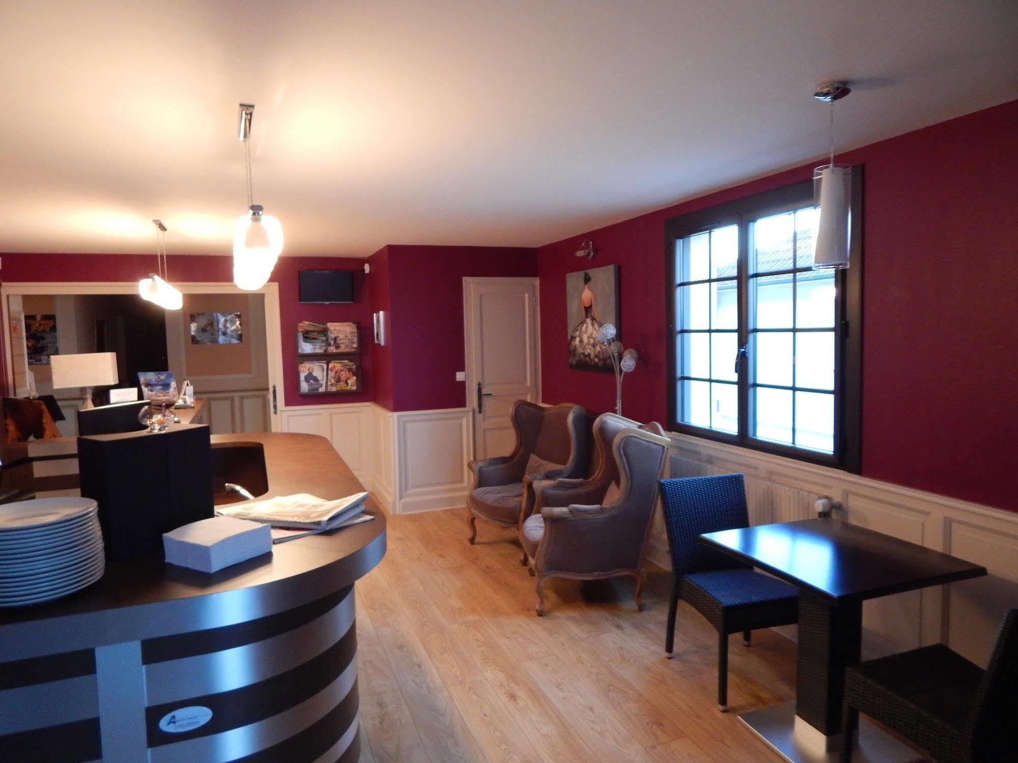 Contact Hotel Du Relais Thouars Esterno foto