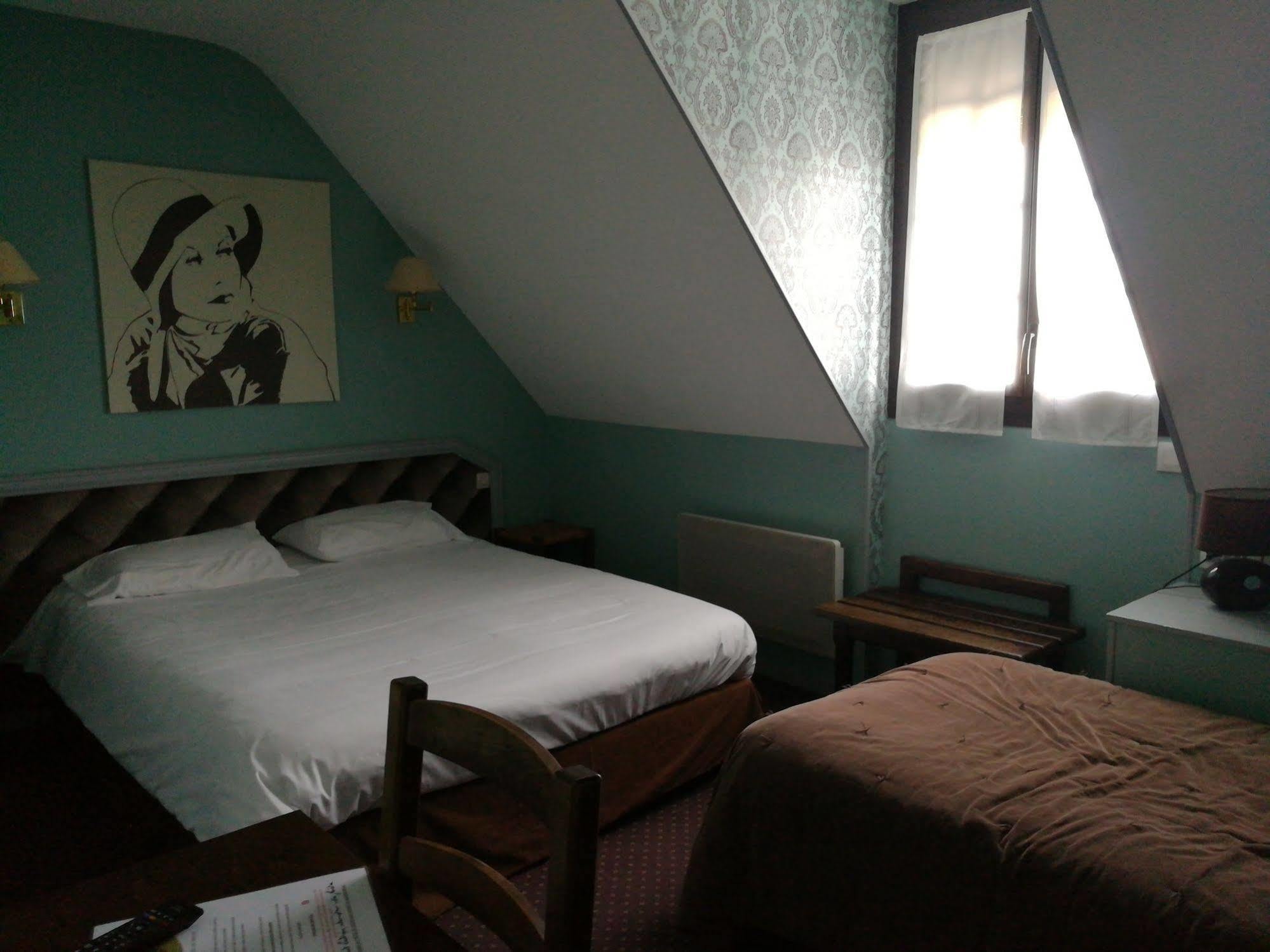 Contact Hotel Du Relais Thouars Esterno foto
