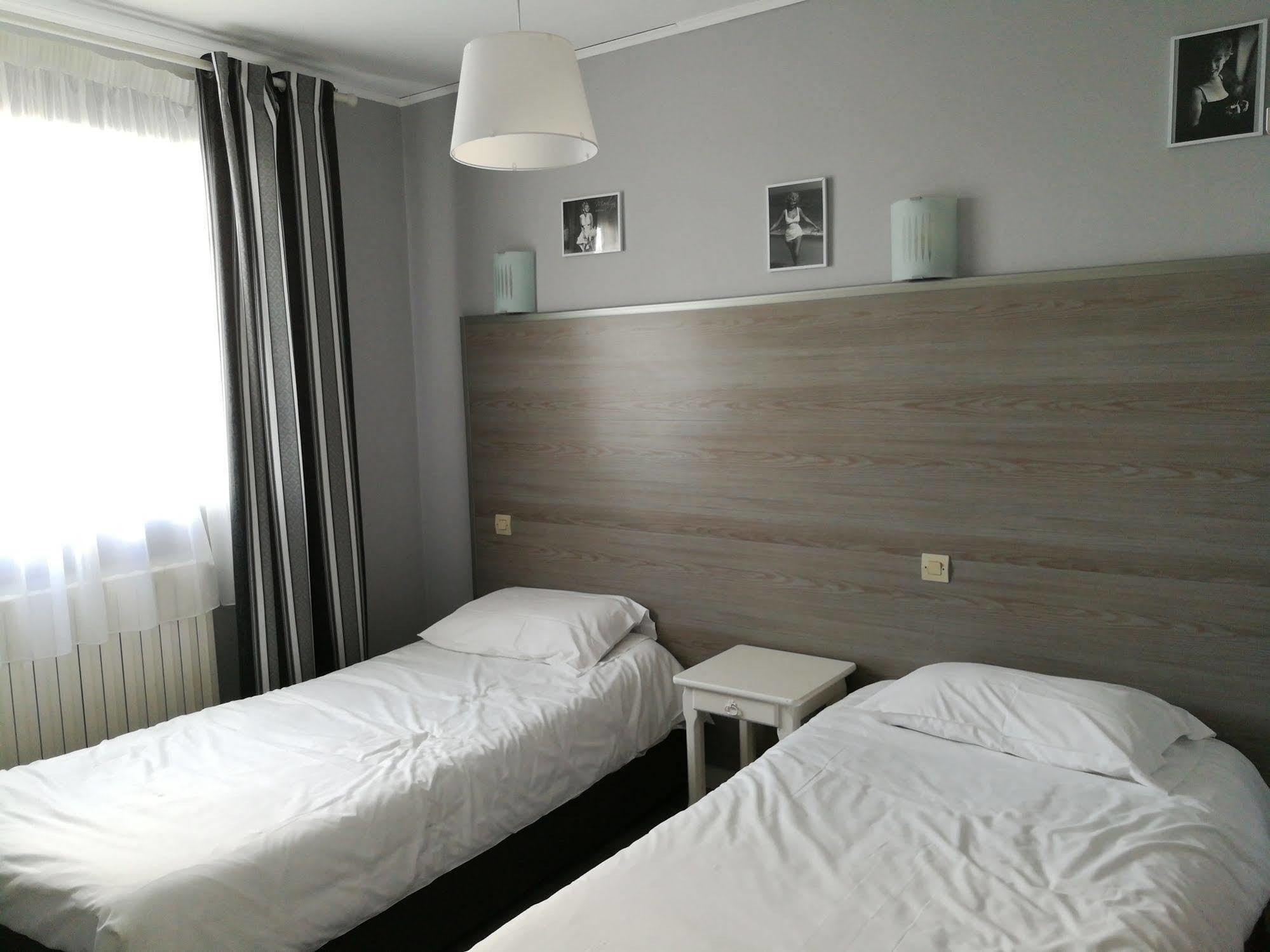 Contact Hotel Du Relais Thouars Esterno foto