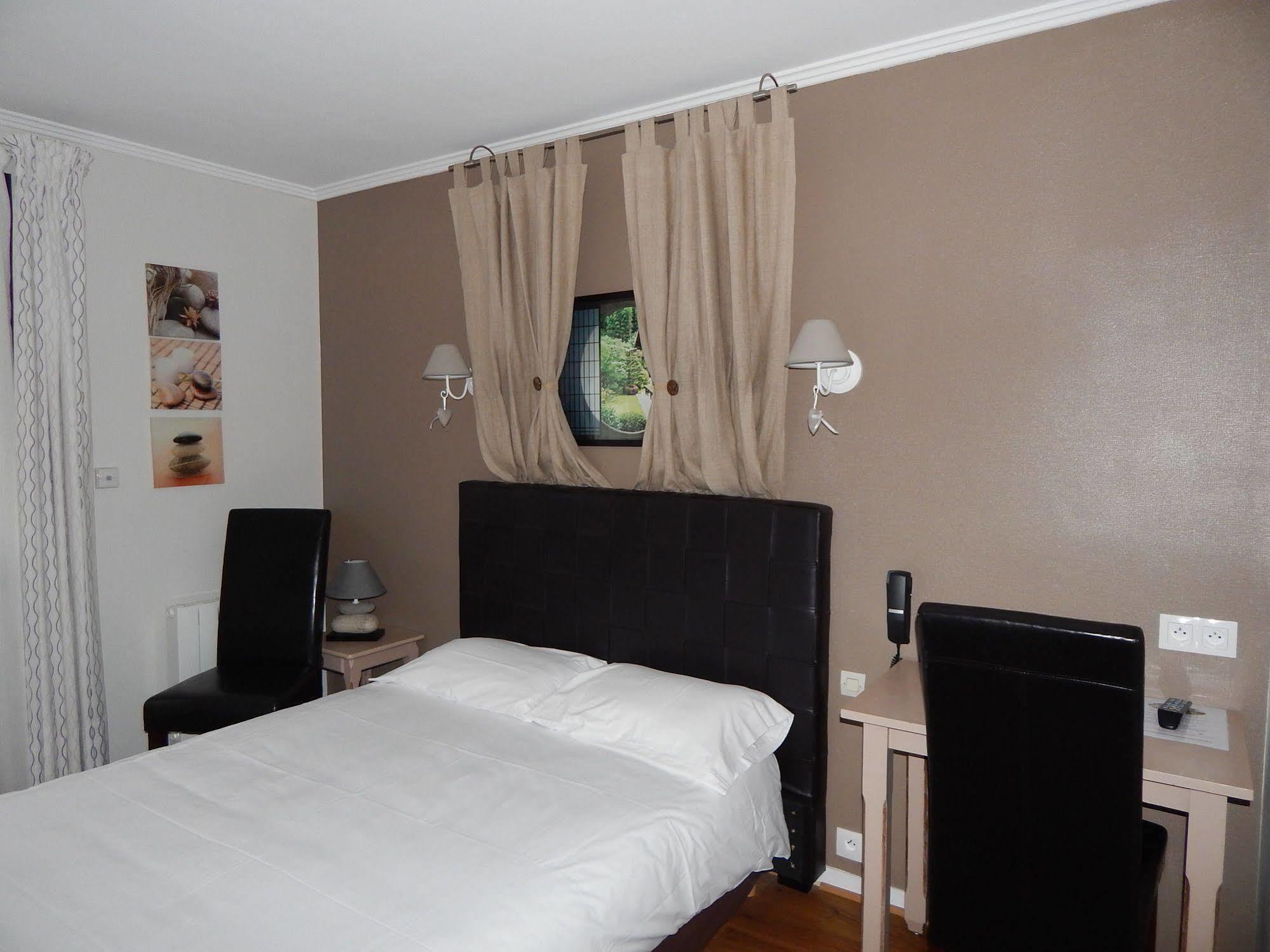 Contact Hotel Du Relais Thouars Esterno foto