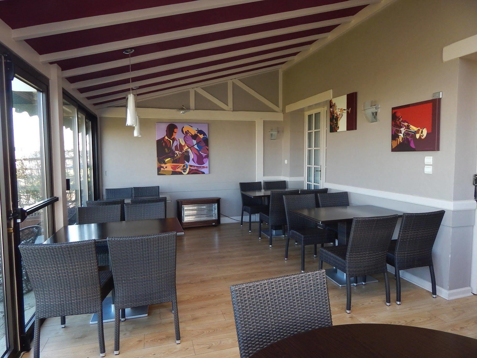 Contact Hotel Du Relais Thouars Esterno foto