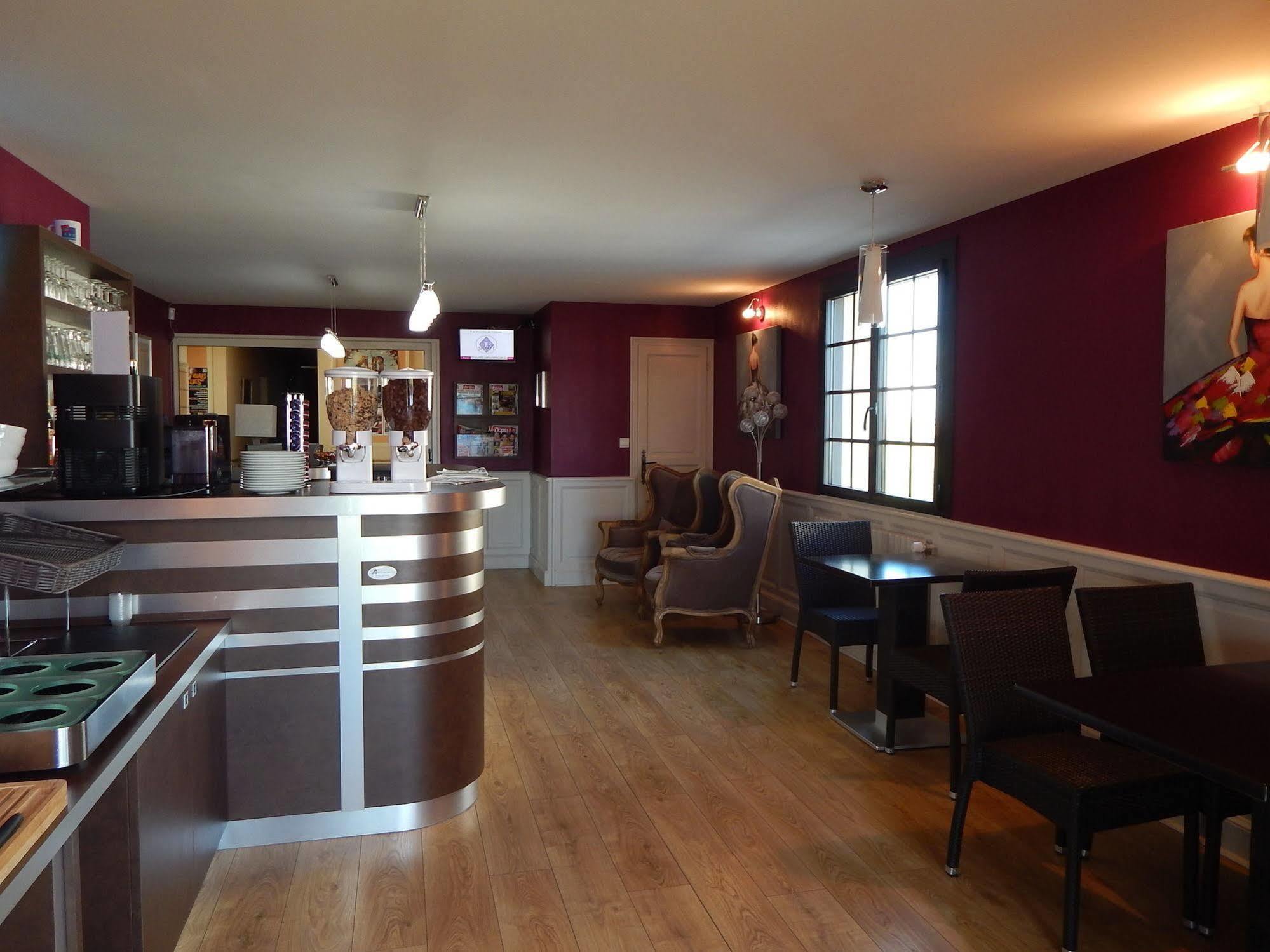 Contact Hotel Du Relais Thouars Esterno foto
