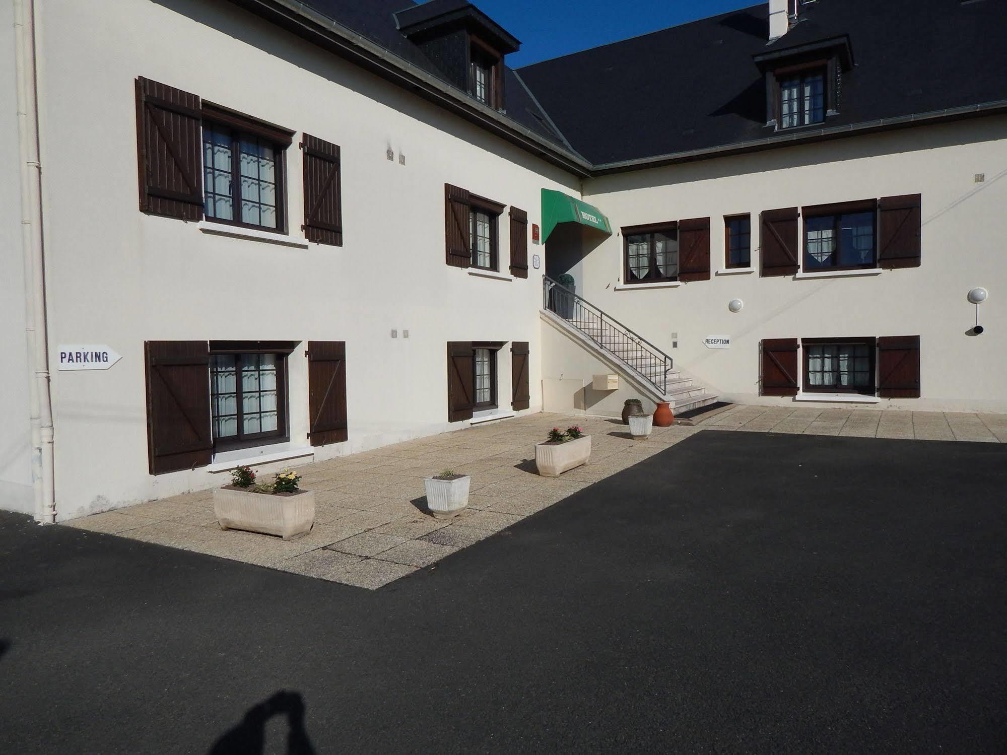 Contact Hotel Du Relais Thouars Esterno foto